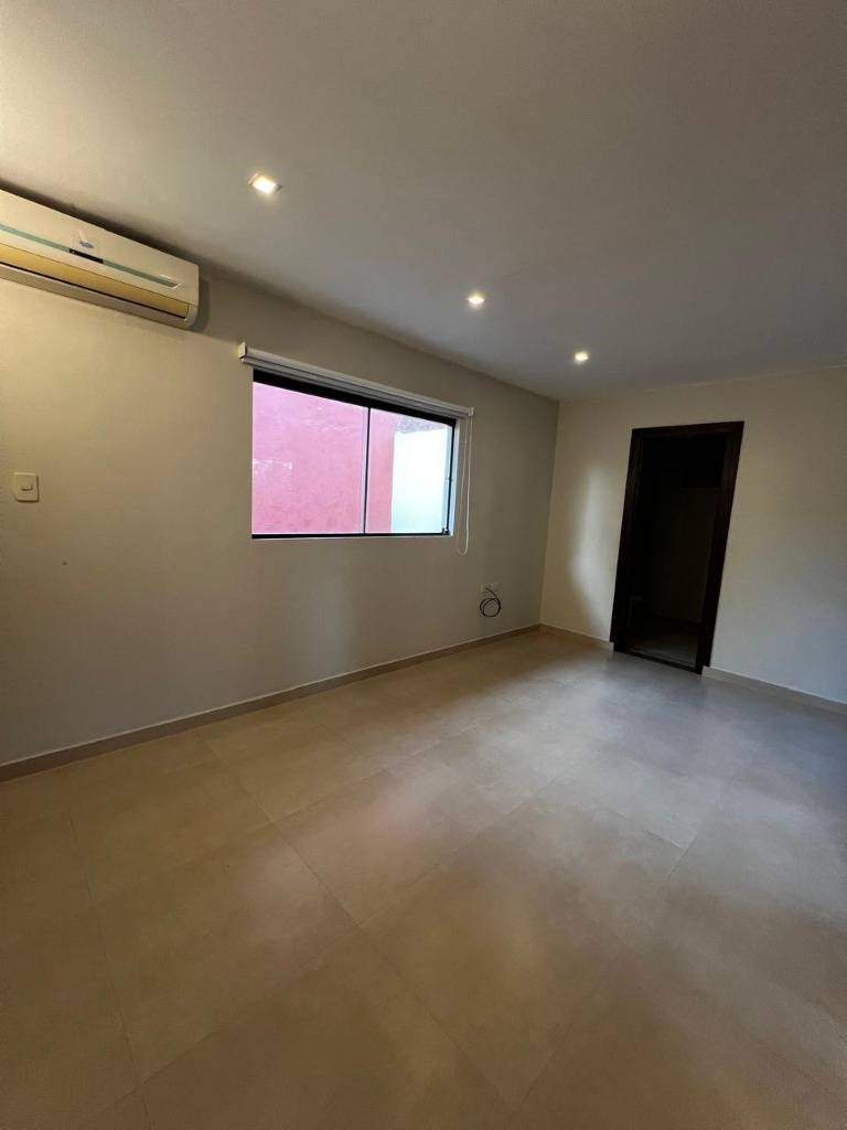 ALQUILO DUPLEX EN ESQUINA EN LAMBARÉ  LAMBARÉ ZONA SUPERMERCADO ARETE — foto 3