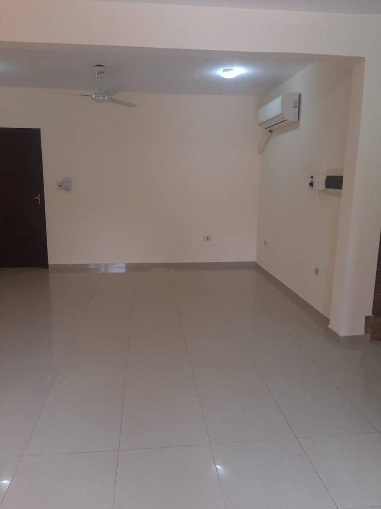 ALQUILO AMPLIO DUPLEX EN LUQUE LAURELTY — foto 2