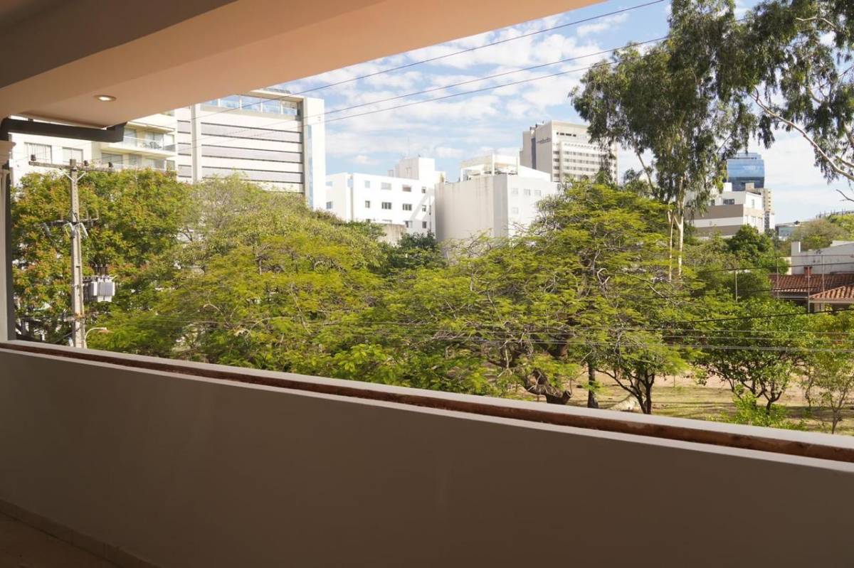 Alquilo amplia casa con 14 oficinas en zona Shopping del Sol — foto 2