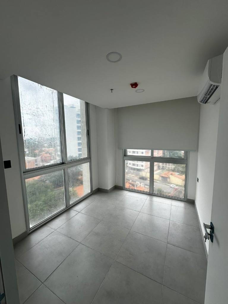 En Alquiler Departamento a estrenar en Ycua sati - Zona paseo la galeria — foto 2