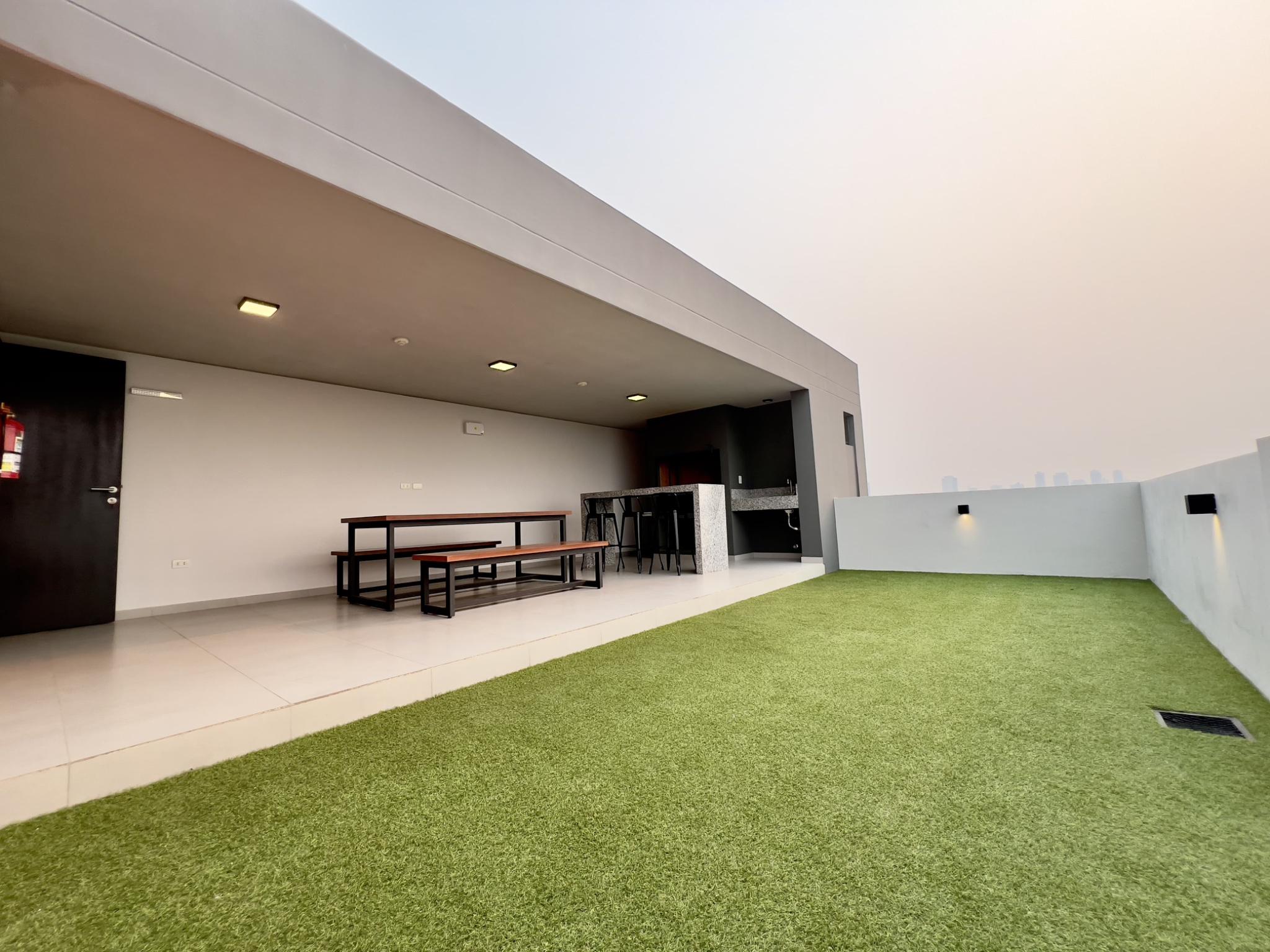 ZONA CIT, EN VENTA, DEPARTAMENTO AMOBLADO DE 2 DORMITORIOS, CON COCHERA — foto 2