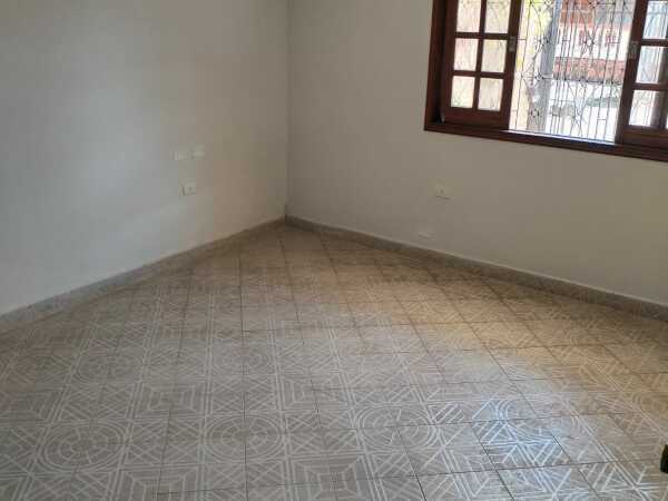 Alquilo impecable Casa acondicionada p/ uso comercial en el centro de Capiatá — foto 3