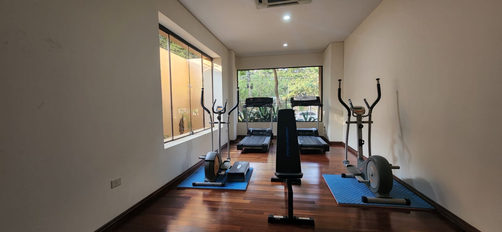 *En Alquiler - AMPLIO DEPARTAMENTO DE 3 DORMITORIOS EN SUITE BARRIO MBURUCUYA* — foto 2