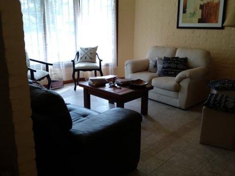 Hermosa Casa 3 Dormitorios Barrio Jardin El Pinar