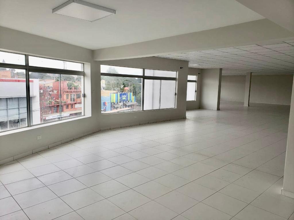 Alquilo Amplio Local Comercial Sobre Eusebio Ayala — foto 2