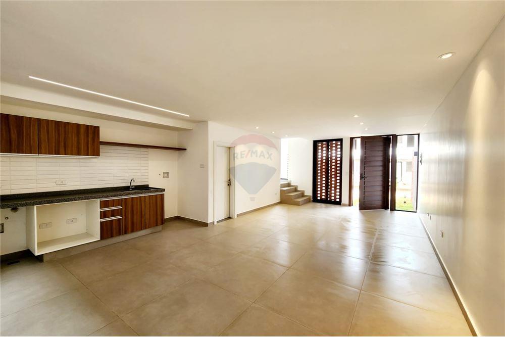 VENDO DUPLEX EN LUQUE — foto 3
