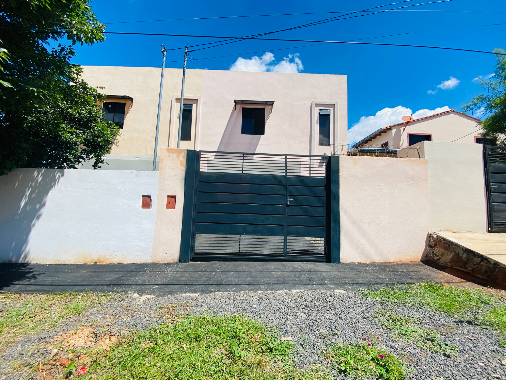 VENDO HERMOSO DUPLEX EN VILLA ELISA — foto 2