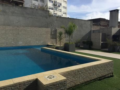 Lindo Apto En Edificio Con Piscina Y Parrillero
