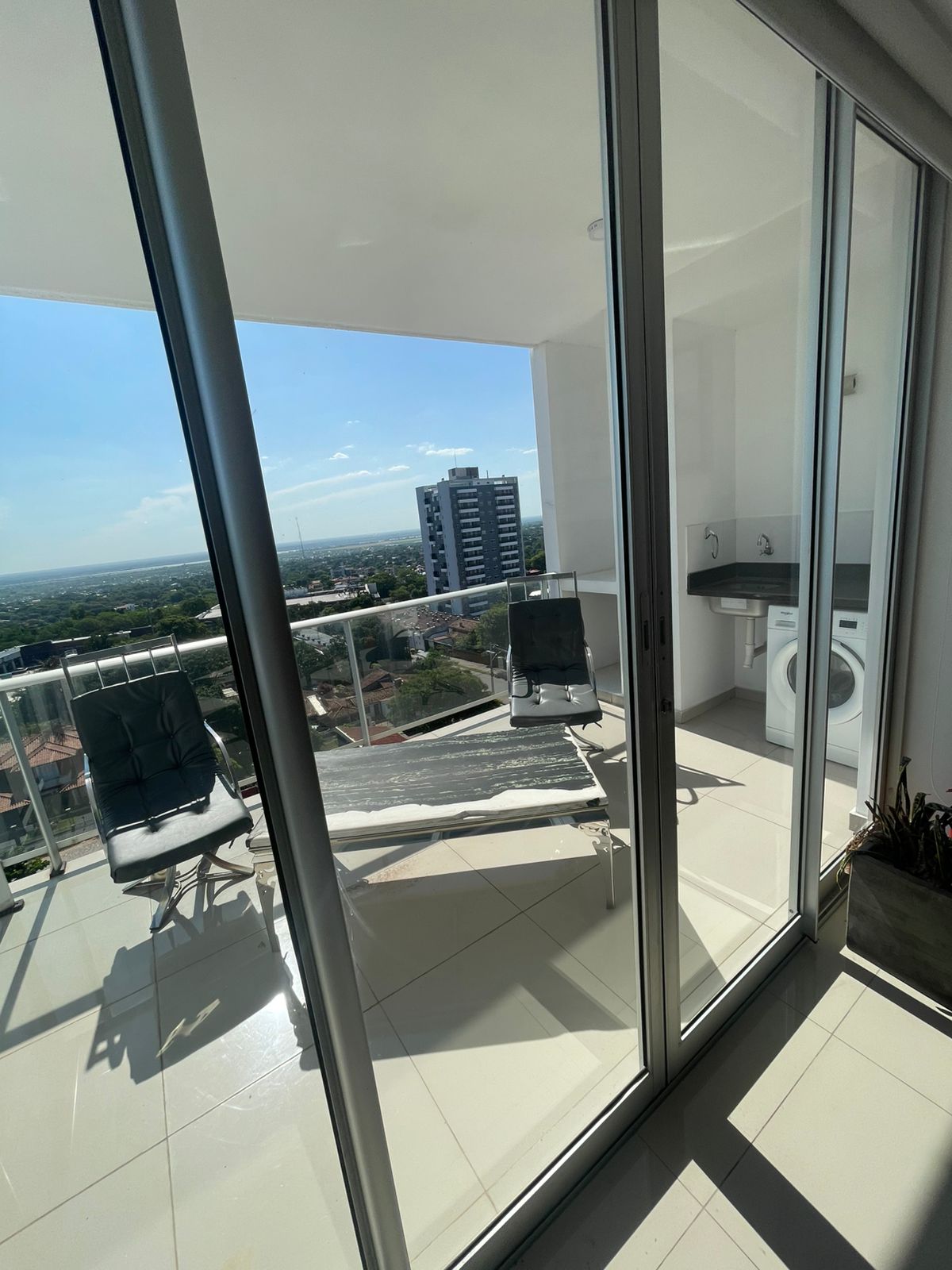 Alquilo departamento de 2D Amoblado edificio robellini — foto 3