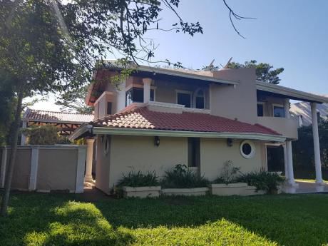 Casa En Parana Country Club Ciudad Del Este