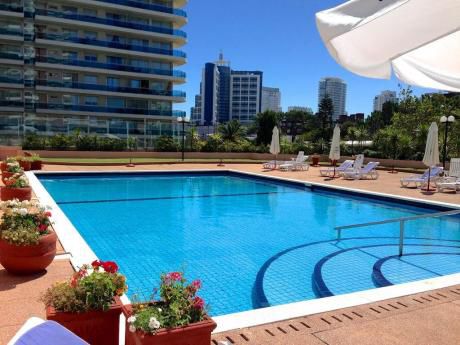 Hermoso Apartamento Sobre Av. Chiverta, Vistas Despejadas, 1 Dormitorio Y 1/2