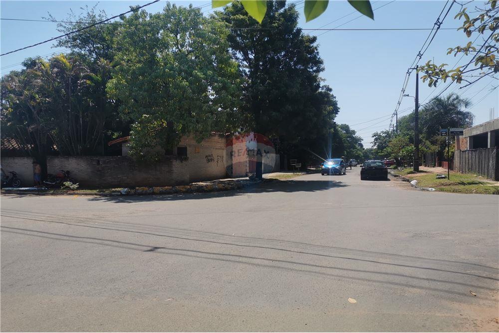 TERRENO EN ESTRATEGICA ESQ. DE LOMA PYTA — foto 2