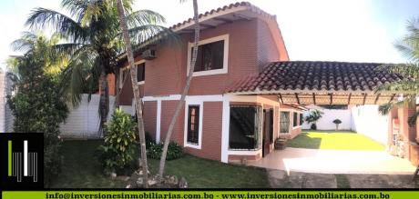 ¡en Venta! Hermosa Casa Con Un Amplio Patio Y Lindo Jadín