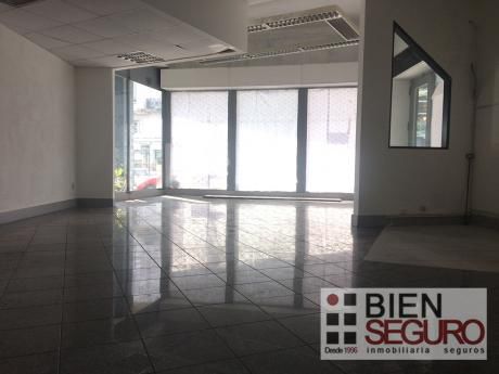 Local Comercial En Venta En Cordón. Zona Diseño.
