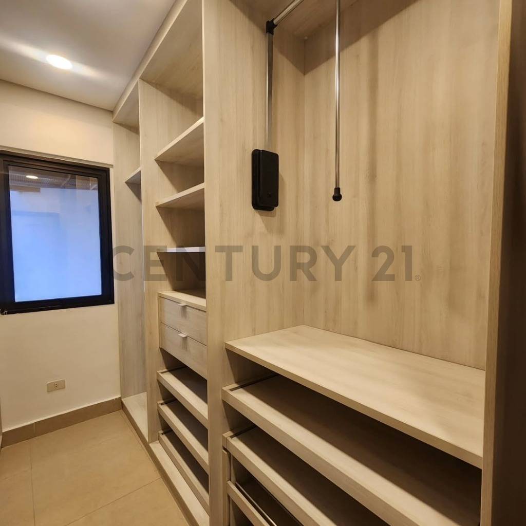 En Venta Hermosa Residencia De 4 Dormitorios, Barrio Virgen Del Huerto — foto 2