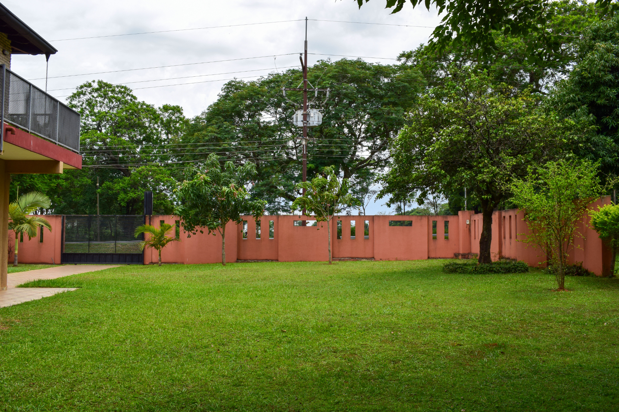 VENDO CASA CON AMPLIO TERRENO EN YAGUARON SOBRE RUTA — foto 2