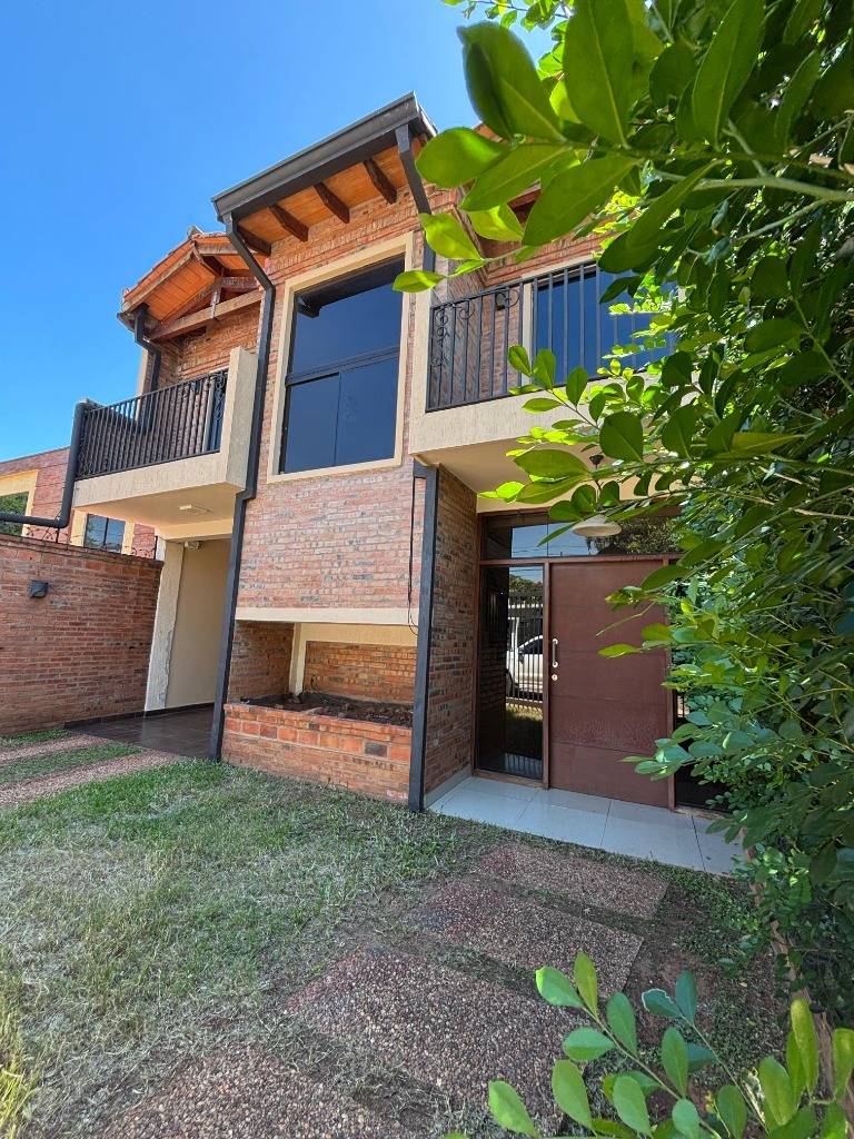 ALQUILO CASA CON PISCINA DE 4 HABITACIONES ZONA CIT - LUQUE — foto 2
