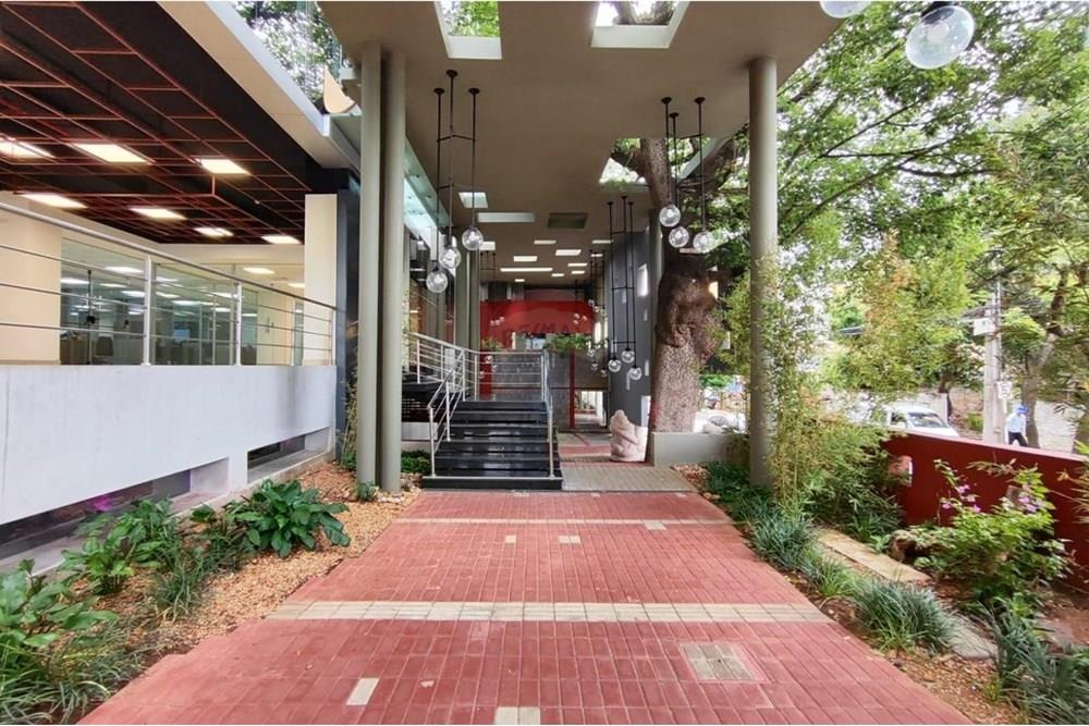 Local Comercial - Alquiler - Asunción Villa Morra — foto 2