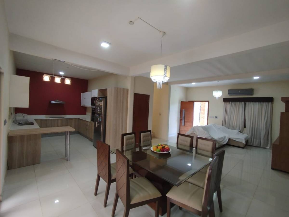 Alquilo Casa Amoblada de dos pisos, con 4 habitaciones — foto 2