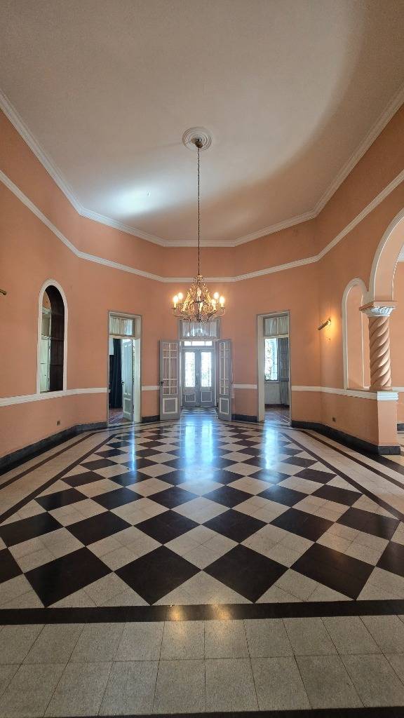 Residencia señorial sobre Av. Mariscal López | Las Mercedes — foto 2