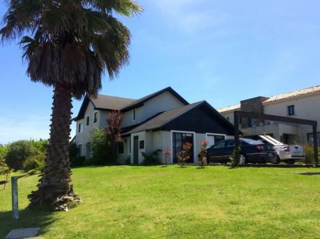 Importante Casa En Lomas De La Tahona