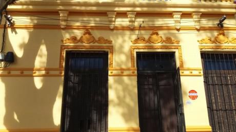 Casa En Excelente Estado. Sobre Hocquart.