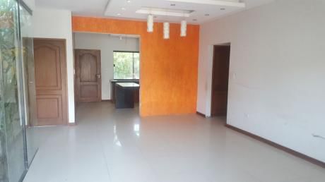 Casa En Venta De 3 Cuartos, 1 Baño 139.000 Usd