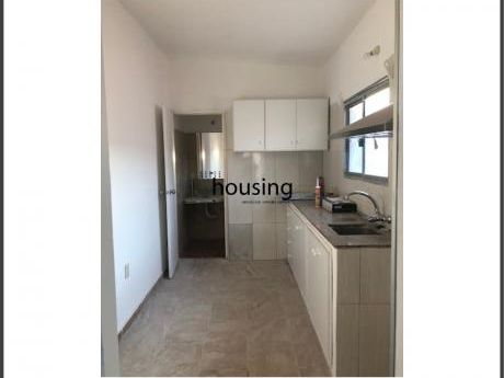 Casa Con Jardín, A Nuevo, Amplia Y Luminosa.