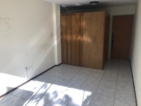De Calidad Con Portería 24hs Rio Branco Y Colonia, 1 Dorm. $15.000, Bajos Gc