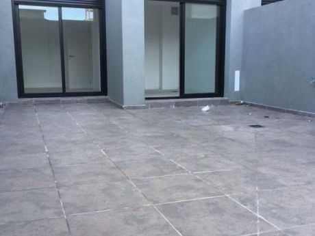 Venta 2 Dormitorios Con Patio A Estrenar En Cordón Sobre Calle Rodo
