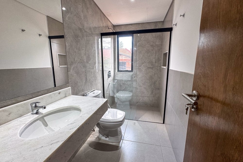 Departamento-Alquiler- Laguna Grande, Fernando De La Mora, Central — foto 2
