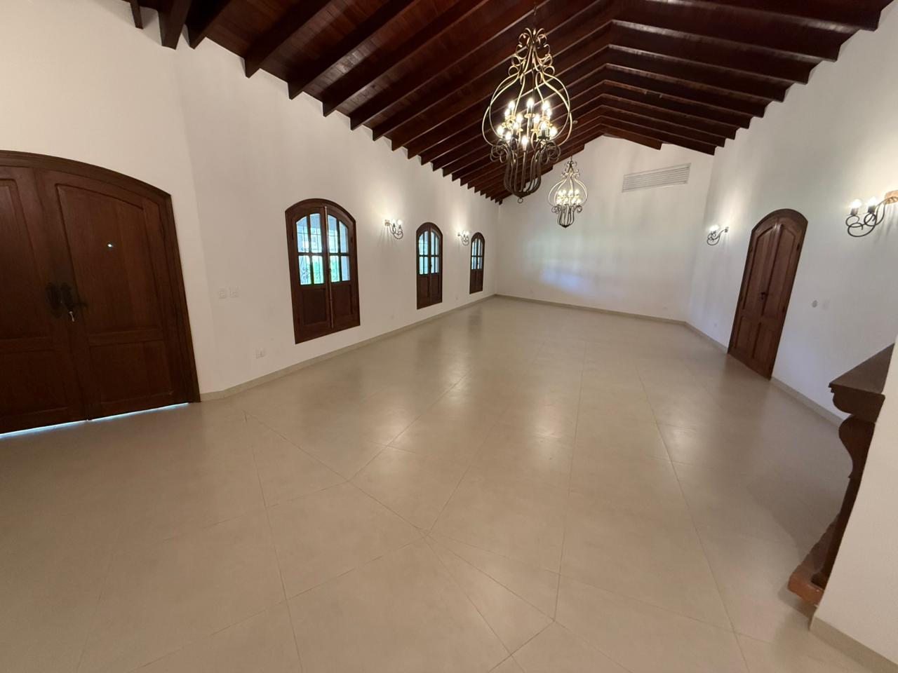 IMPONENTE RESIDENCIA CON PISCINA Y AMPLIO PATIO EN ALQUILER B. YCUA SATI — foto 3