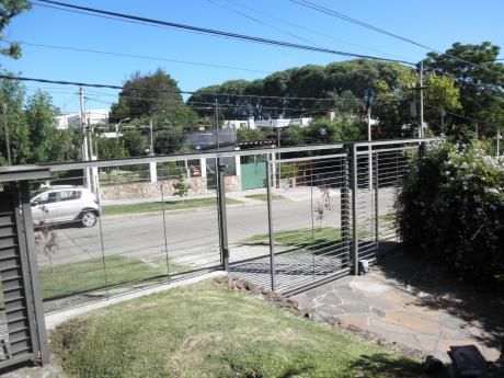 Venta Hermosa Casa En Malvín, 3 Dorm, Garaje, Parrillero