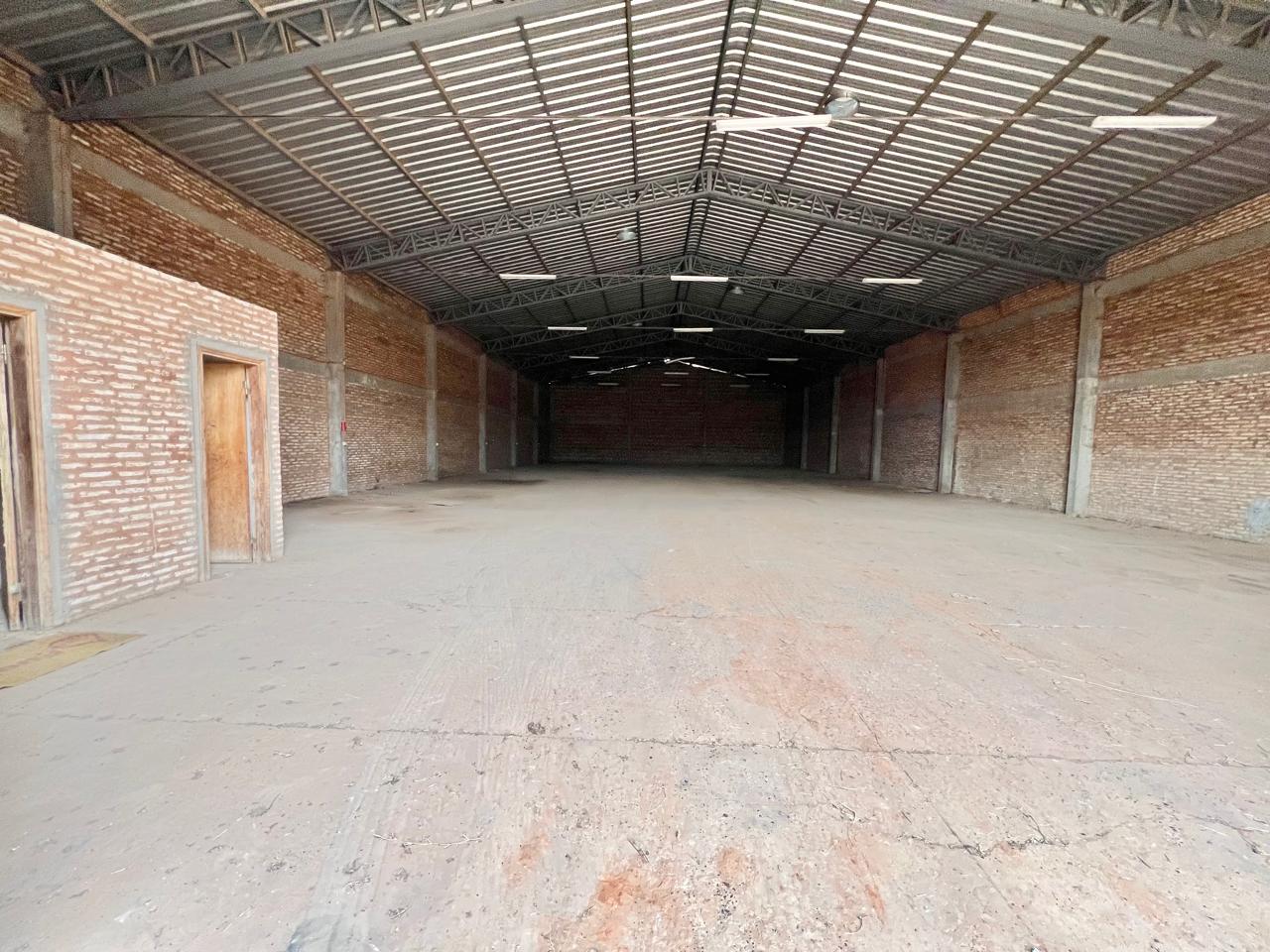 En Alquiler Depósito de 600 m2 en Mariano Roque Alonso A322 - — foto 2