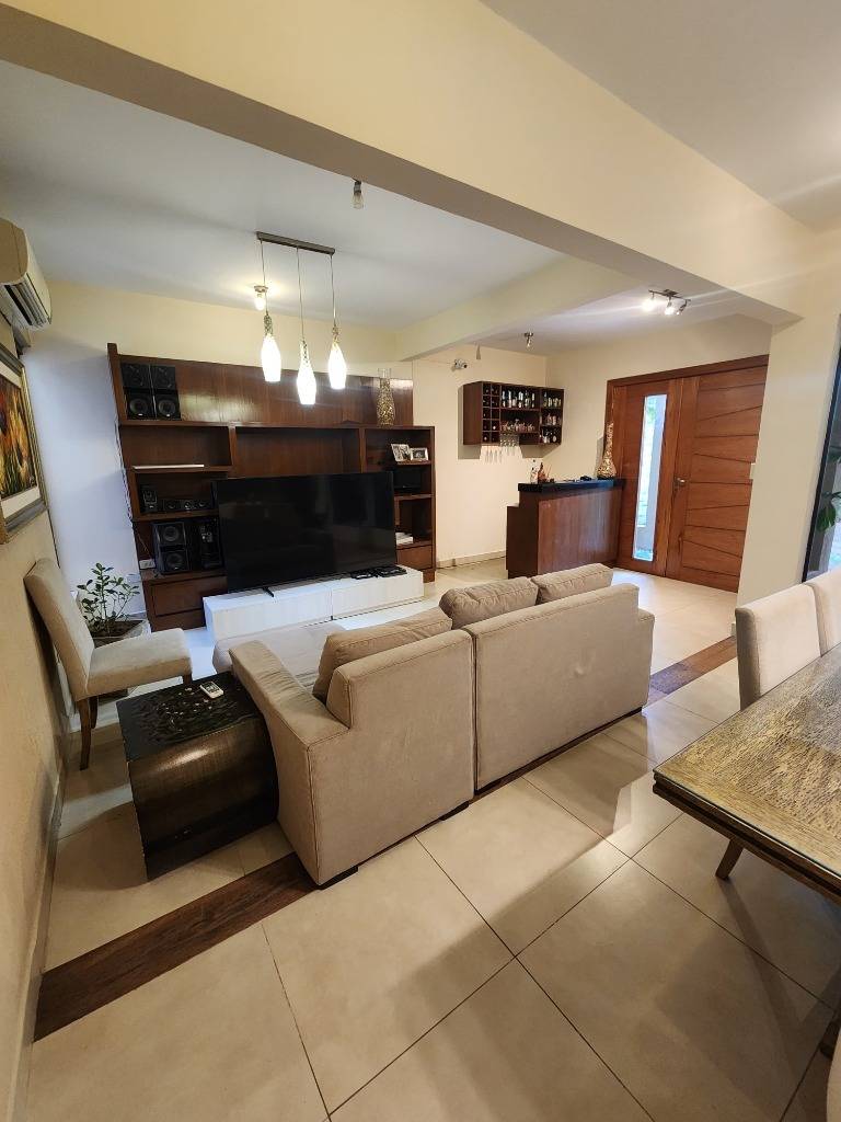 Venta de Residencia con Local Comercial Barrio Mburicaó — foto 2