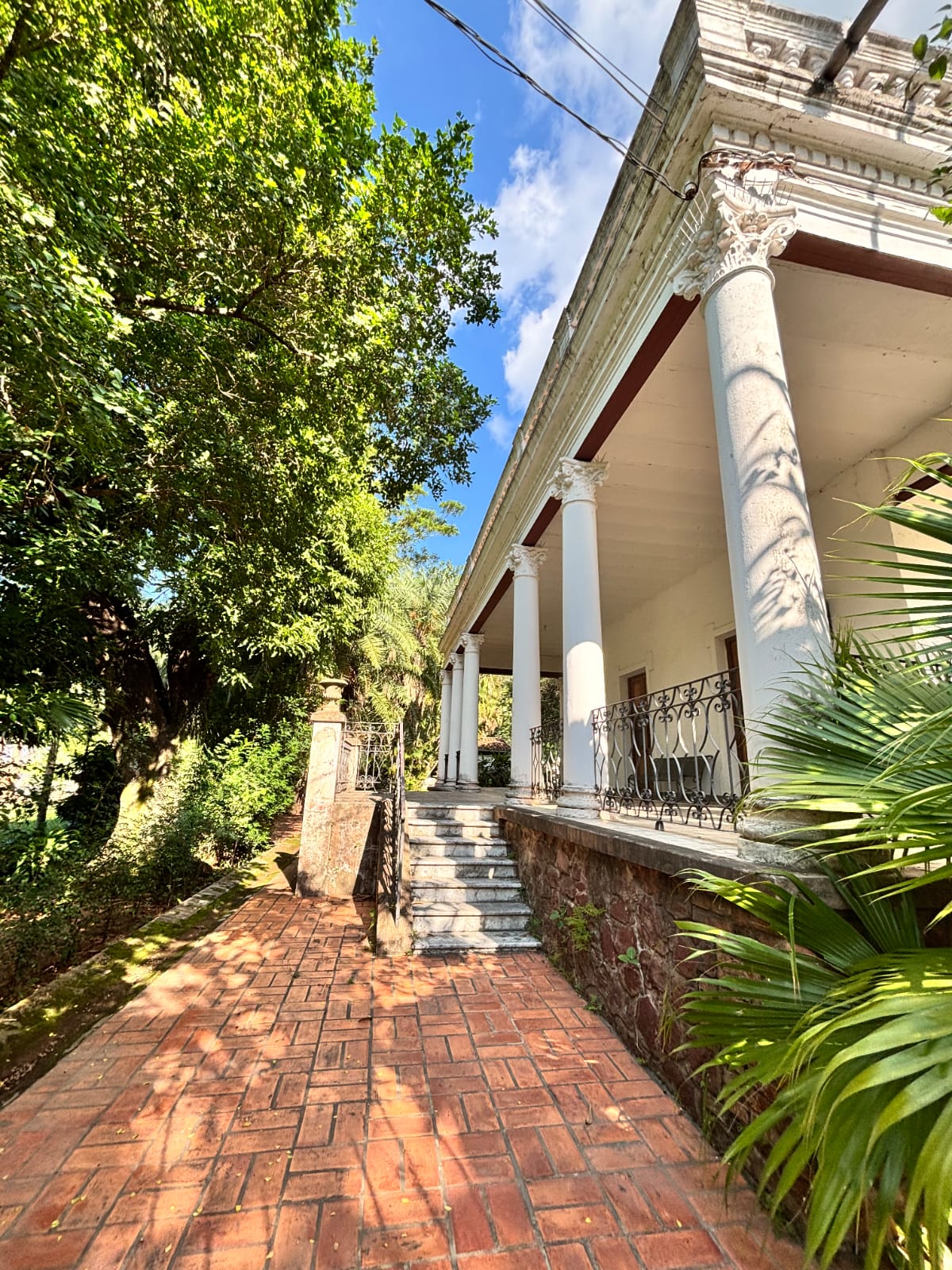 Casona histórica en alquiler en Areguá – sobre avenida principal — foto 2