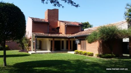 Amplia Residencia Zona Ycua Saty (277)