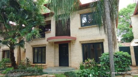 Casa 3 Dorm. En Cond. Z/ Municipalidad De Asunción (CóD. 720)
