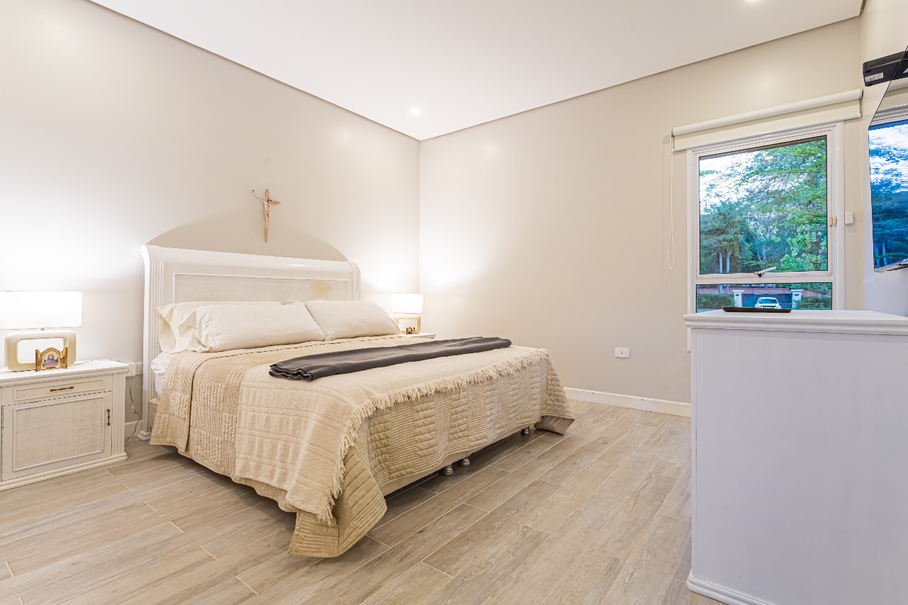 En venta lujosa y amplia residencia amoblada en la ciudad de San Bernardino. — foto 3