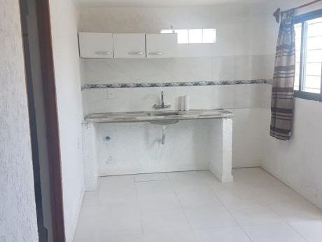 Tipo Casita 1 Dorm.C/cochera La Frente Casi Gral.flores