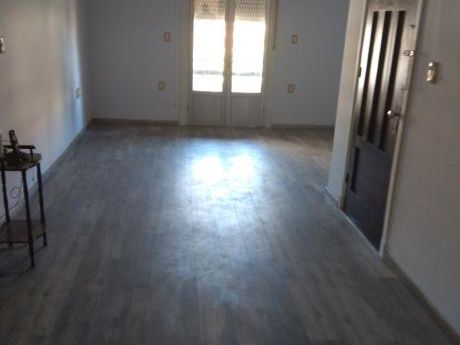 Oportunidad!! A 300 M De Shopping, G.C $ 300, Amplio, Balcón