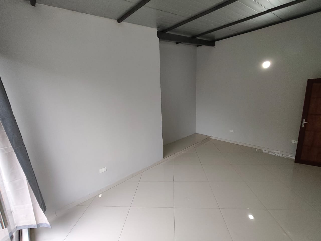 ALQUILO DEPARTAMENTO A ESTRENAR DE 1 HABITACIÓN EN LAMBARÉ — foto 2