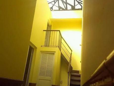 Aguada. Casa De época. 5 Dor. 180mts2. 2 Baños. Balcones. Azotea. Parrillero.