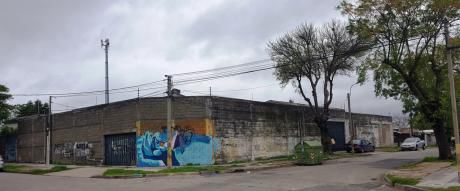 A Pasos De R 1 Y Rbla.b. Brum Y De Refineria Ancap