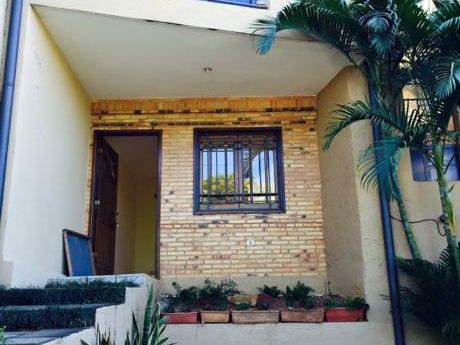 Alquilamos Hermosa Casa Tipo Duplex En El Barrio Residencial Mburukuya !!!!!!