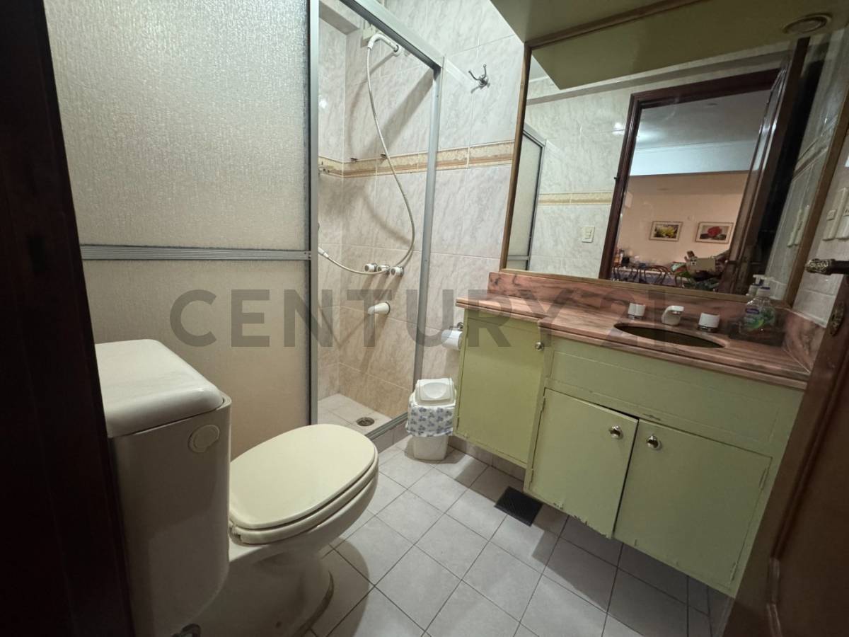 Vendo depto de 2 dormitorios + dorm servicio en Las Mercedes - edif Aguamarina — foto 2