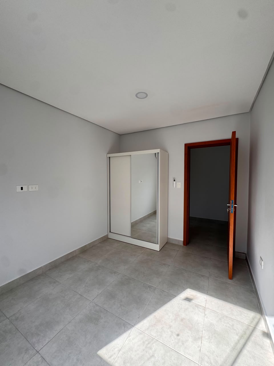 Vendo Dúplex a Estrenar en Luque | 3 Dormitorios | Gs. 850 Millones — foto 2