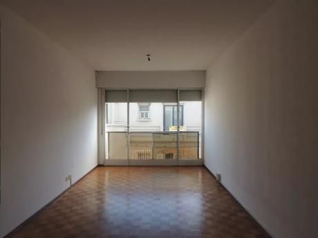 Vivienda U Oficina, 2 Dorm, Cochera En Ciudad Vieja