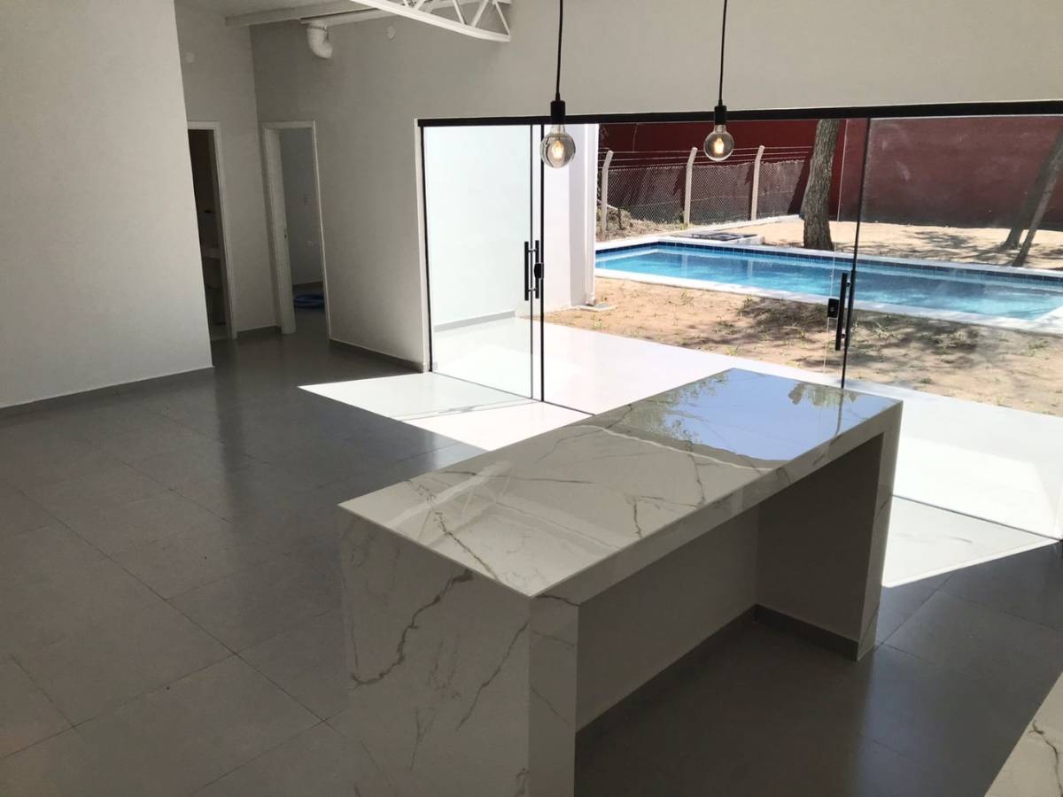 EN VENTA CASA DE 3 DORMITORIOS EN SAN BERNARDINO — foto 2