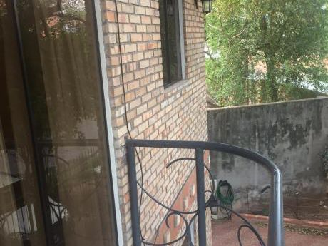 Alquilo! Coqueto Duplex Zona Av Peron.
